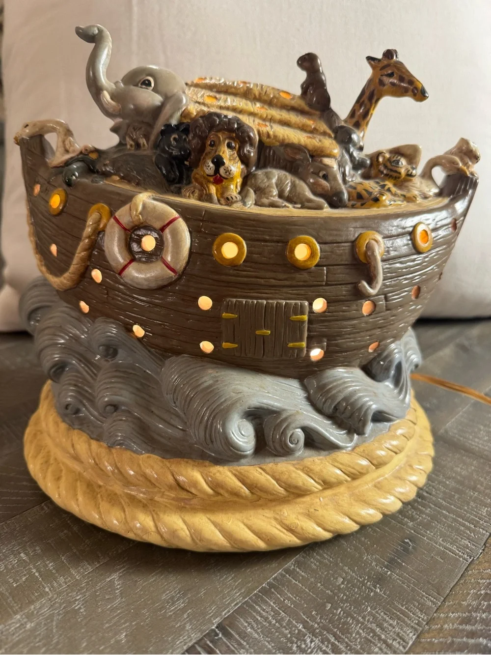 Vintage 1973 Atlantic Mold Noah’s Ark Lighted Ceramic Lamp Decor this is a rare!
